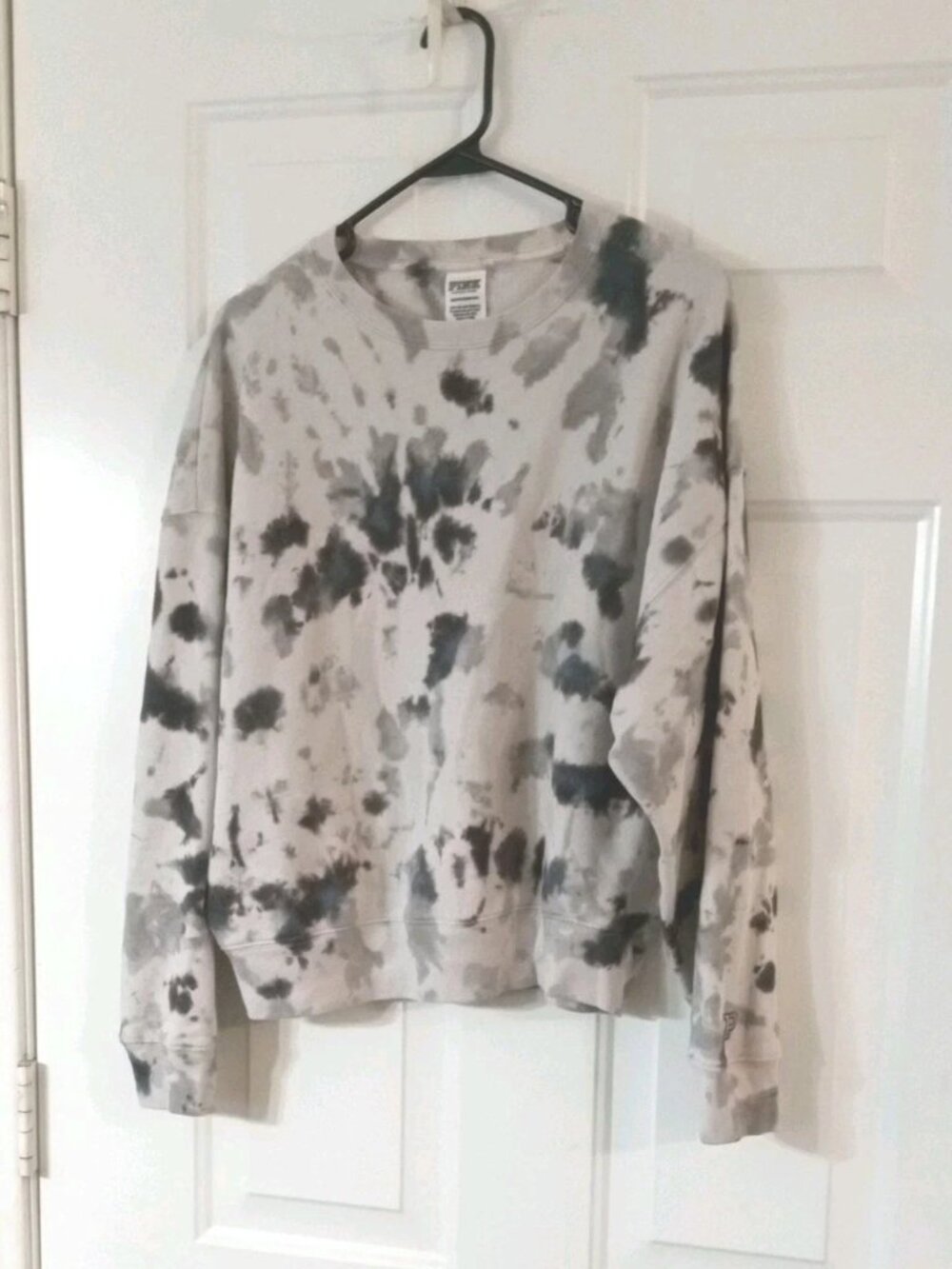 Pink Victoria Secret Women’s Light Gray Tie Dye Cropped Long Sleeve Sweatshirt